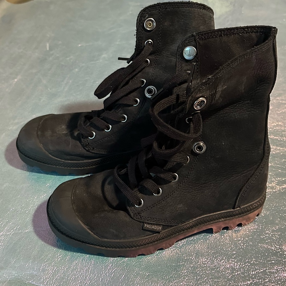 Palladium Pampa black suede boots